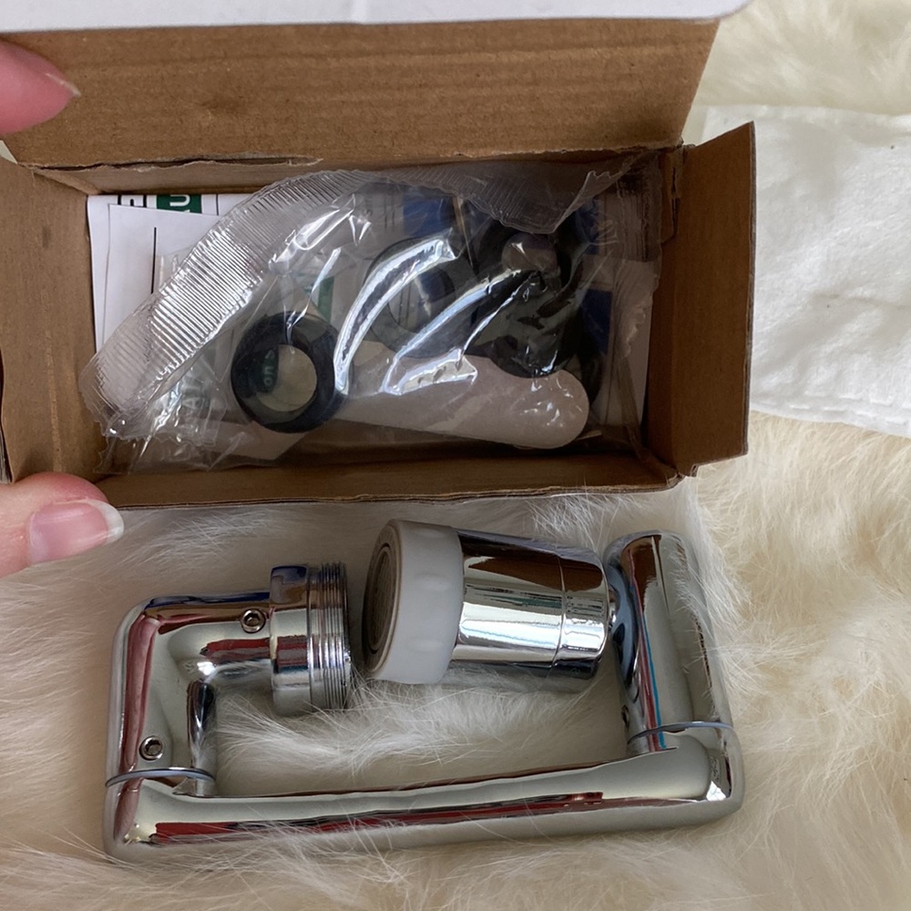 1080° Swivel Faucet Aerator Attachmemt - Picture 4 of 7
